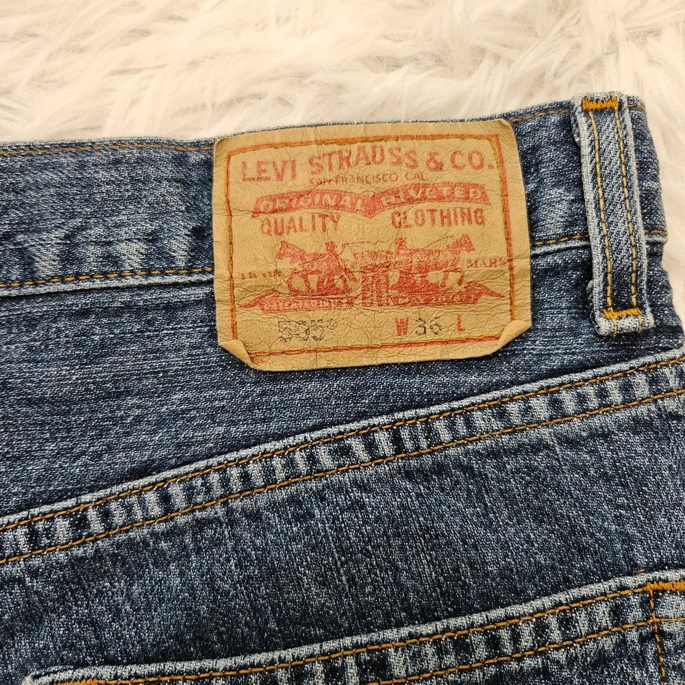 Levi's Women's Medium Blue Denim Raw Hem High Rise 505 Shorts. Size 36 - Picture 3 of 9